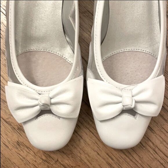 VANELI WHITE LEATHER FLATS. NEW - Picture 3 of 6